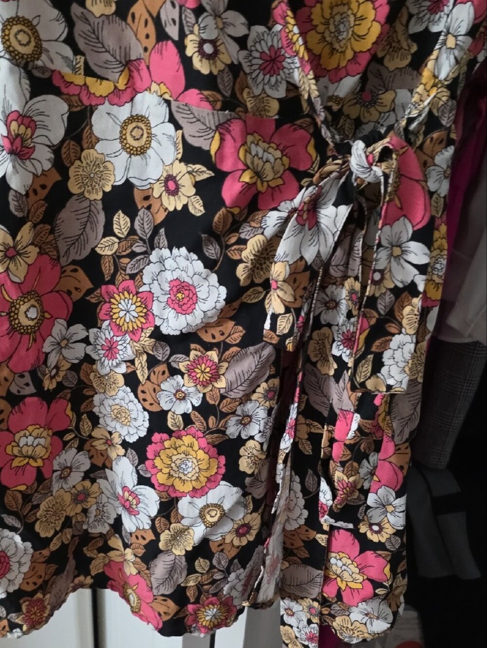 Women's Sheer Floral Garment - Picture 6 of 8